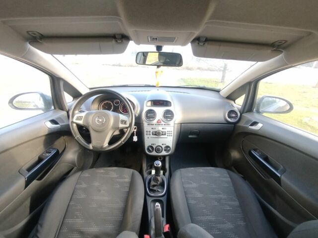 Серый Опель Корса, объемом двигателя 1.3 л и пробегом 273 тыс. км за 4999 $, фото 11 на Automoto.ua