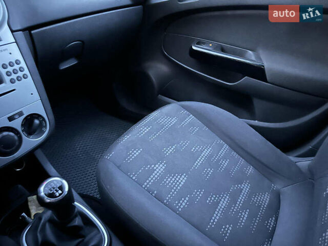Сірий Опель Корса, об'ємом двигуна 1.25 л та пробігом 230 тис. км за 4200 $, фото 12 на Automoto.ua