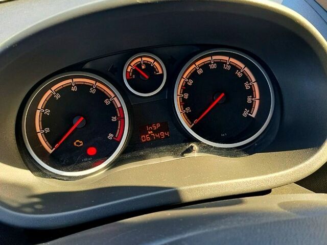 Сірий Опель Корса, об'ємом двигуна 1.2 л та пробігом 63 тис. км за 8000 $, фото 2 на Automoto.ua