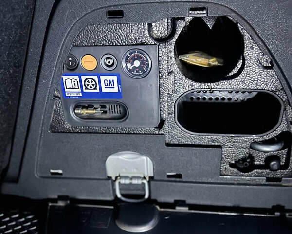 Серый Опель Корса, объемом двигателя 1.4 л и пробегом 208 тыс. км за 7900 $, фото 17 на Automoto.ua