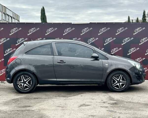 Серый Опель Корса, объемом двигателя 1.23 л и пробегом 172 тыс. км за 6100 $, фото 3 на Automoto.ua