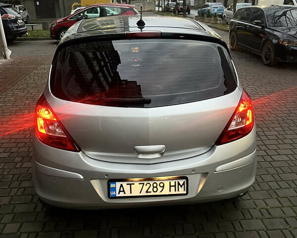 Серый Опель Корса, объемом двигателя 1.4 л и пробегом 208 тыс. км за 7900 $, фото 11 на Automoto.ua