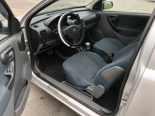 Серый Опель Корса, объемом двигателя 1.2 л и пробегом 160 тыс. км за 2700 $, фото 9 на Automoto.ua