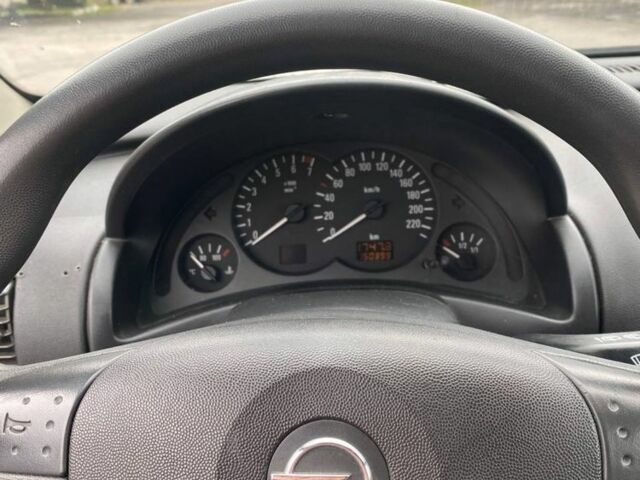 Серый Опель Корса, объемом двигателя 1 л и пробегом 150 тыс. км за 3300 $, фото 9 на Automoto.ua