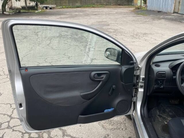 Серый Опель Корса, объемом двигателя 1 л и пробегом 150 тыс. км за 3300 $, фото 7 на Automoto.ua