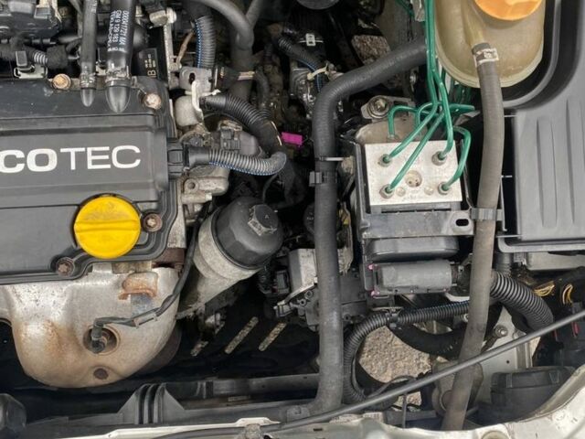 Серый Опель Корса, объемом двигателя 1 л и пробегом 150 тыс. км за 3300 $, фото 13 на Automoto.ua