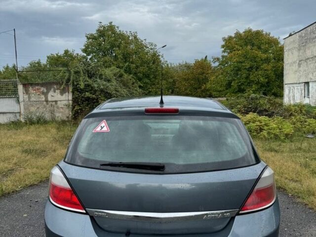 Опель Корса 2007 в Хусте на Automoto.ua Серый Опель Корса, объемом двигателя 1.6 л и пробегом 250 тыс. км за 3000 $, фото 1 на Automoto.ua