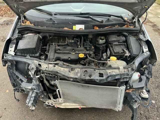 Сірий Опель Корса, об'ємом двигуна 1.2 л та пробігом 200 тис. км за 2300 $, фото 8 на Automoto.ua