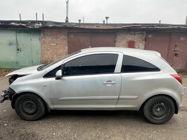 Сірий Опель Корса, об'ємом двигуна 1.2 л та пробігом 200 тис. км за 2300 $, фото 6 на Automoto.ua