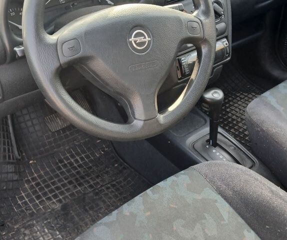 Серый Опель Корса, объемом двигателя 0 л и пробегом 180 тыс. км за 2800 $, фото 3 на Automoto.ua