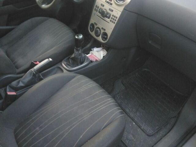 Серый Опель Корса, объемом двигателя 1 л и пробегом 180 тыс. км за 1450 $, фото 4 на Automoto.ua