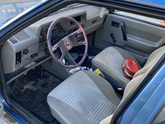 Синий Опель Корса, объемом двигателя 1.3 л и пробегом 51 тыс. км за 1300 $, фото 6 на Automoto.ua