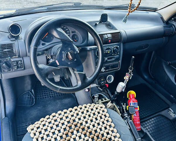 Синий Опель Корса, объемом двигателя 1.2 л и пробегом 100 тыс. км за 5500 $, фото 6 на Automoto.ua