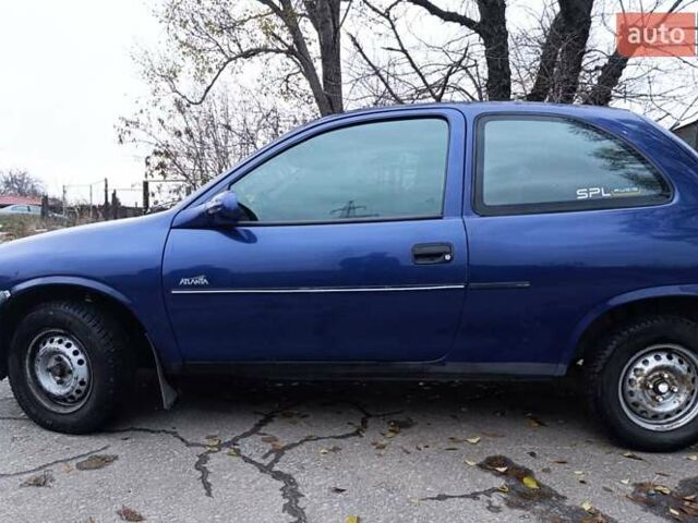 Синий Опель Корса, объемом двигателя 1.2 л и пробегом 200 тыс. км за 1800 $, фото 1 на Automoto.ua