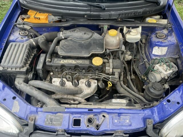 Синий Опель Корса, объемом двигателя 1.2 л и пробегом 190 тыс. км за 1700 $, фото 19 на Automoto.ua