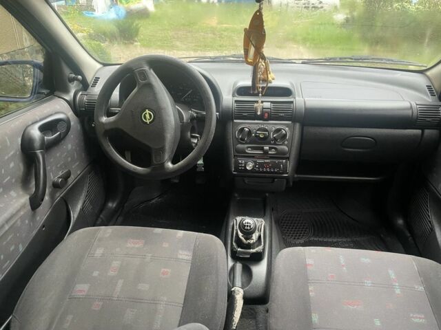 Синий Опель Корса, объемом двигателя 1.2 л и пробегом 190 тыс. км за 1700 $, фото 9 на Automoto.ua