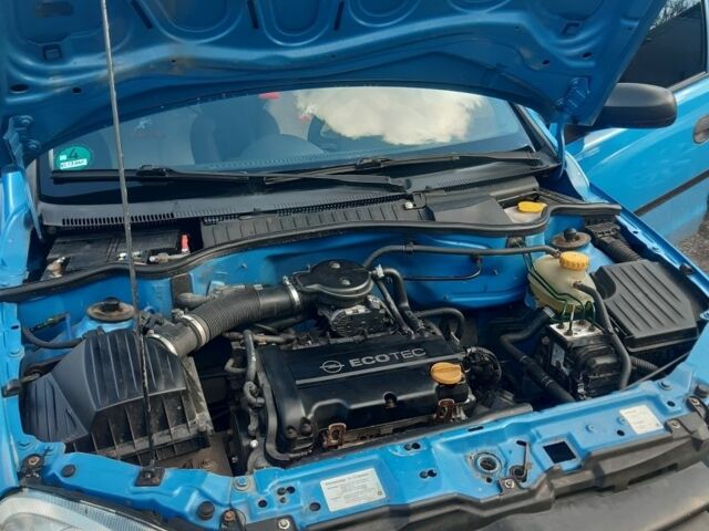 Синий Опель Корса, объемом двигателя 0 л и пробегом 208 тыс. км за 3750 $, фото 6 на Automoto.ua