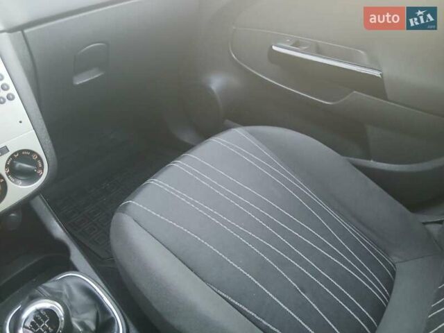 Синий Опель Корса, объемом двигателя 1.36 л и пробегом 253 тыс. км за 5000 $, фото 19 на Automoto.ua