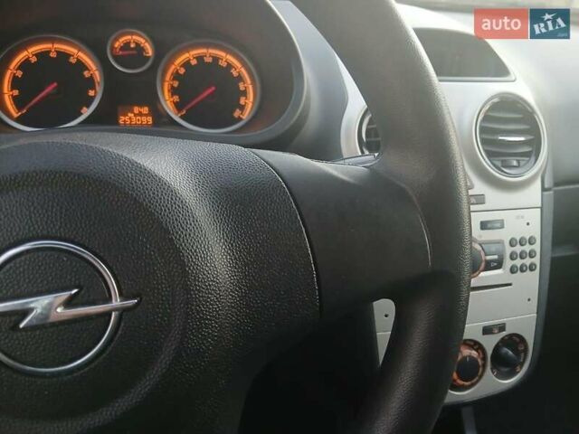 Синий Опель Корса, объемом двигателя 1.36 л и пробегом 253 тыс. км за 5000 $, фото 21 на Automoto.ua