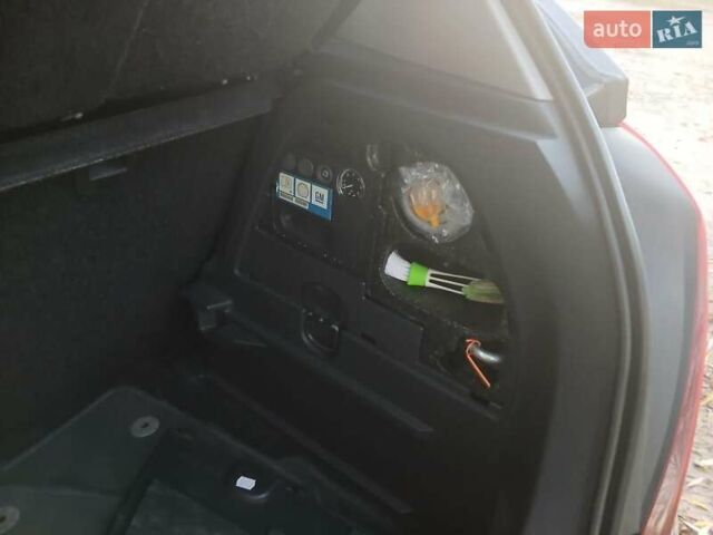 Синий Опель Корса, объемом двигателя 1.36 л и пробегом 253 тыс. км за 5000 $, фото 2 на Automoto.ua