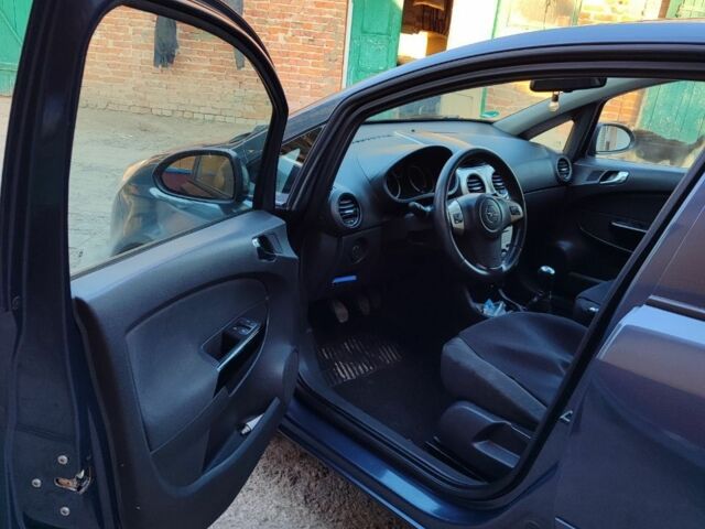 Синий Опель Корса, объемом двигателя 1.2 л и пробегом 255 тыс. км за 4000 $, фото 6 на Automoto.ua