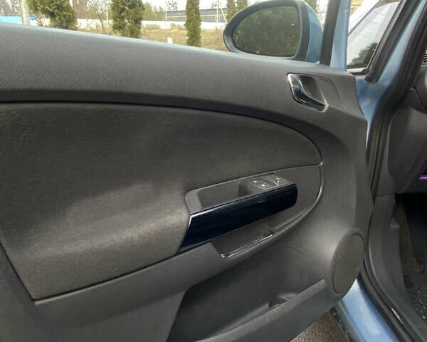 Синий Опель Корса, объемом двигателя 1.36 л и пробегом 192 тыс. км за 4600 $, фото 6 на Automoto.ua