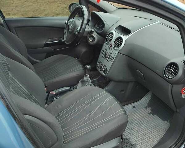 Синий Опель Корса, объемом двигателя 1.3 л и пробегом 167 тыс. км за 5200 $, фото 6 на Automoto.ua