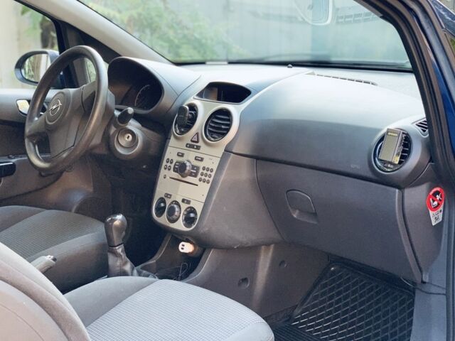 Синий Опель Корса, объемом двигателя 1 л и пробегом 207 тыс. км за 3600 $, фото 5 на Automoto.ua