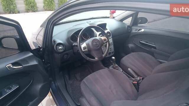 Синій Опель Корса, об'ємом двигуна 1.36 л та пробігом 255 тис. км за 4999 $, фото 3 на Automoto.ua