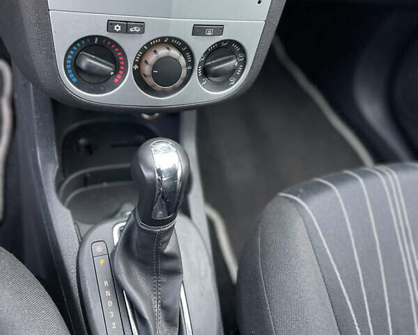 Синий Опель Корса, объемом двигателя 1.4 л и пробегом 192 тыс. км за 5650 $, фото 13 на Automoto.ua