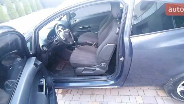 Синій Опель Корса, об'ємом двигуна 1.36 л та пробігом 255 тис. км за 4999 $, фото 2 на Automoto.ua