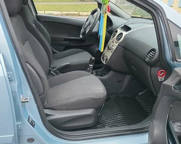 Синій Опель Корса, об'ємом двигуна 1.23 л та пробігом 349 тис. км за 4000 $, фото 7 на Automoto.ua