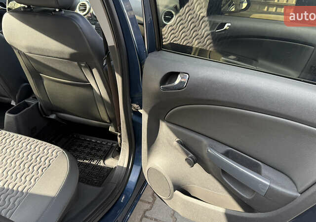 Синий Опель Корса, объемом двигателя 1.3 л и пробегом 180 тыс. км за 6300 $, фото 9 на Automoto.ua