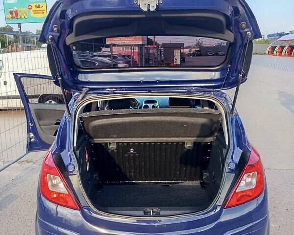 Синий Опель Корса, объемом двигателя 1.3 л и пробегом 247 тыс. км за 5000 $, фото 4 на Automoto.ua