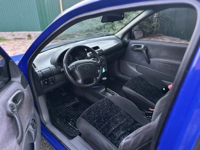 Синий Опель Корса, объемом двигателя 1.4 л и пробегом 300 тыс. км за 1900 $, фото 6 на Automoto.ua