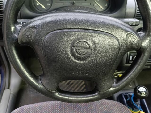 Синій Опель Корса, об'ємом двигуна 1.2 л та пробігом 200 тис. км за 1750 $, фото 8 на Automoto.ua