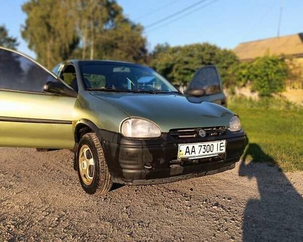 Зеленый Опель Корса, объемом двигателя 1.2 л и пробегом 300 тыс. км за 1900 $, фото 5 на Automoto.ua