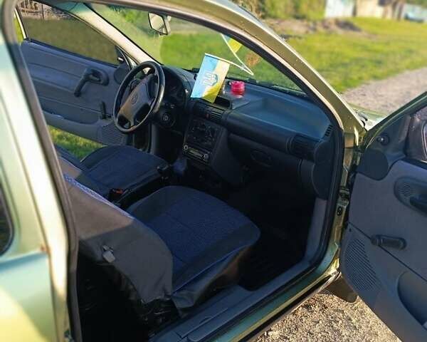 Зеленый Опель Корса, объемом двигателя 1.2 л и пробегом 300 тыс. км за 1900 $, фото 3 на Automoto.ua