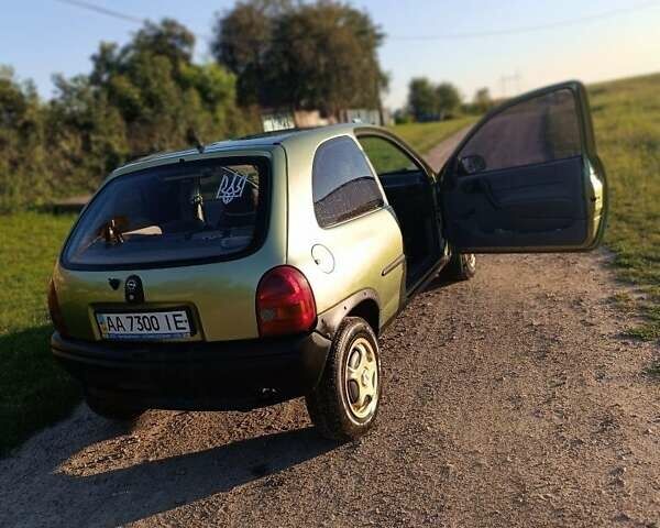 Зеленый Опель Корса, объемом двигателя 1.2 л и пробегом 300 тыс. км за 1900 $, фото 4 на Automoto.ua