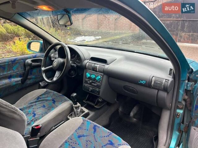 Зеленый Опель Корса, объемом двигателя 1.2 л и пробегом 315 тыс. км за 1450 $, фото 6 на Automoto.ua