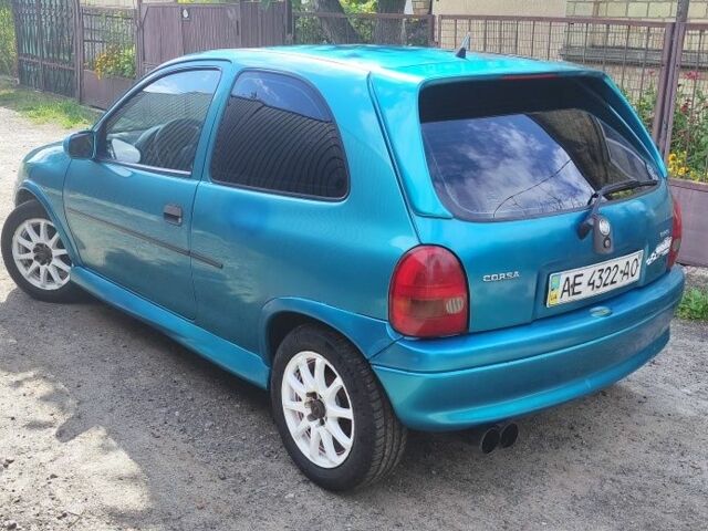 Зеленый Опель Корса, объемом двигателя 1.4 л и пробегом 314 тыс. км за 1300 $, фото 3 на Automoto.ua