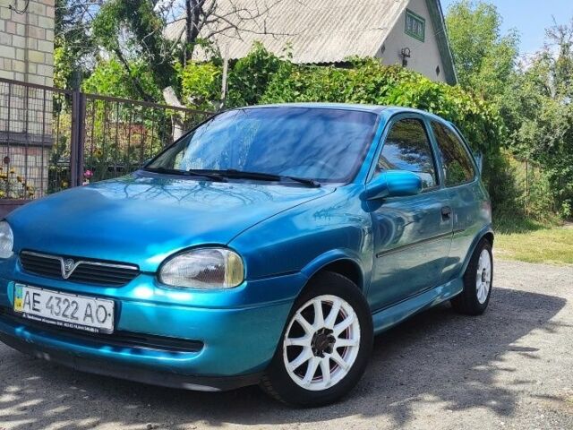 Зеленый Опель Корса, объемом двигателя 1.4 л и пробегом 314 тыс. км за 1300 $, фото 1 на Automoto.ua