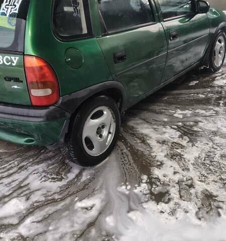 Зеленый Опель Корса, объемом двигателя 1.39 л и пробегом 330 тыс. км за 1800 $, фото 3 на Automoto.ua