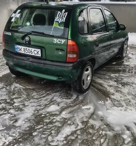Зеленый Опель Корса, объемом двигателя 1.39 л и пробегом 330 тыс. км за 1800 $, фото 2 на Automoto.ua