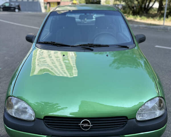 Зеленый Опель Корса, объемом двигателя 1.4 л и пробегом 215 тыс. км за 2000 $, фото 1 на Automoto.ua