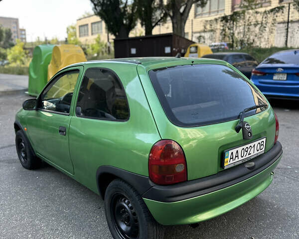 Зеленый Опель Корса, объемом двигателя 1.4 л и пробегом 215 тыс. км за 2000 $, фото 4 на Automoto.ua