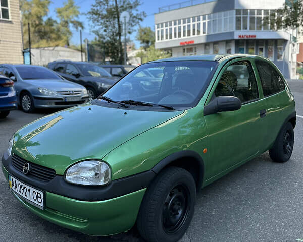 Зеленый Опель Корса, объемом двигателя 1.4 л и пробегом 215 тыс. км за 2000 $, фото 2 на Automoto.ua