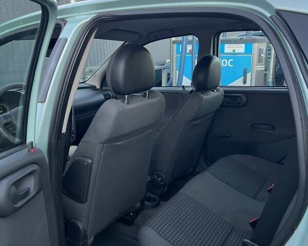 Зеленый Опель Корса, объемом двигателя 1.2 л и пробегом 143 тыс. км за 3900 $, фото 5 на Automoto.ua