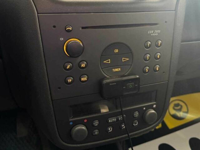 Зелений Опель Корса, об'ємом двигуна 1.2 л та пробігом 100 тис. км за 4800 $, фото 13 на Automoto.ua