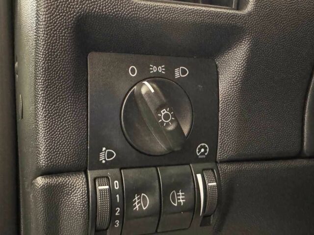 Зелений Опель Корса, об'ємом двигуна 1.2 л та пробігом 100 тис. км за 4800 $, фото 12 на Automoto.ua